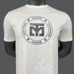 camiseta-con-logo-en-pecho.jpg