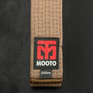 cinturon marron mooto