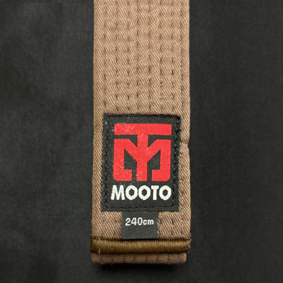 cinturon marron mooto